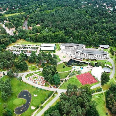 Holiday Inn Resort Warsaw Jozefow By Ihg Eksteriør billede