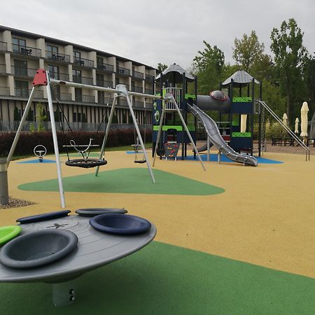 Holiday Inn Resort Warsaw Jozefow By Ihg Eksteriør billede