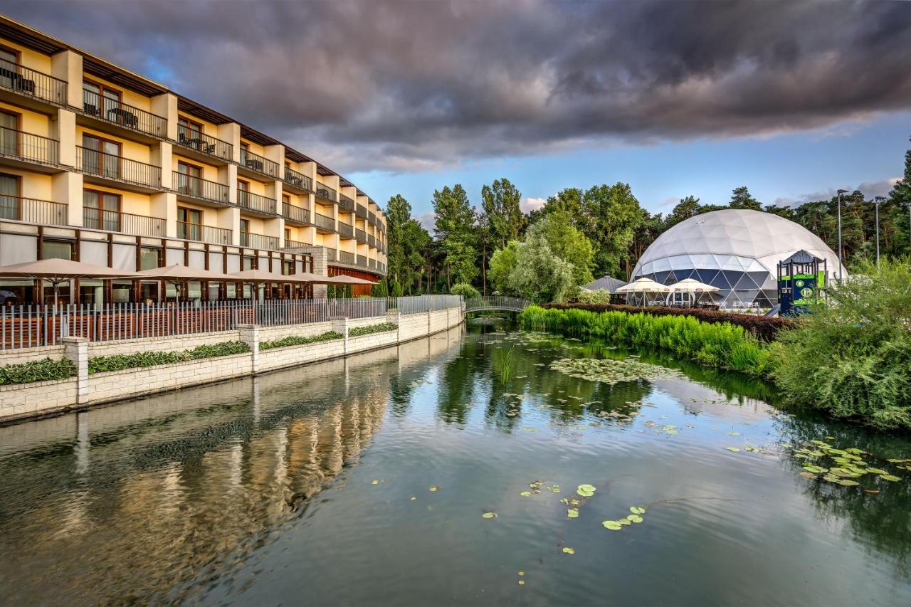 Holiday Inn Resort Warsaw Jozefow By Ihg Eksteriør billede