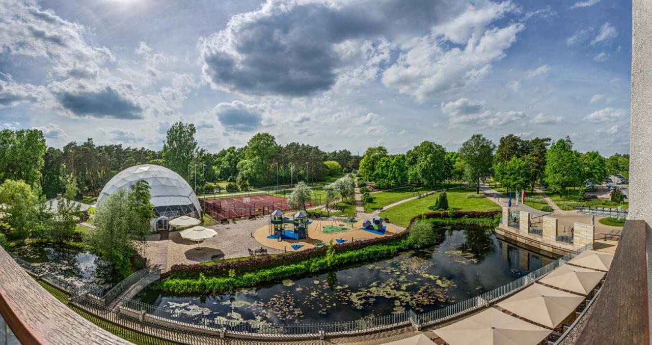 Holiday Inn Resort Warsaw Jozefow By Ihg Eksteriør billede
