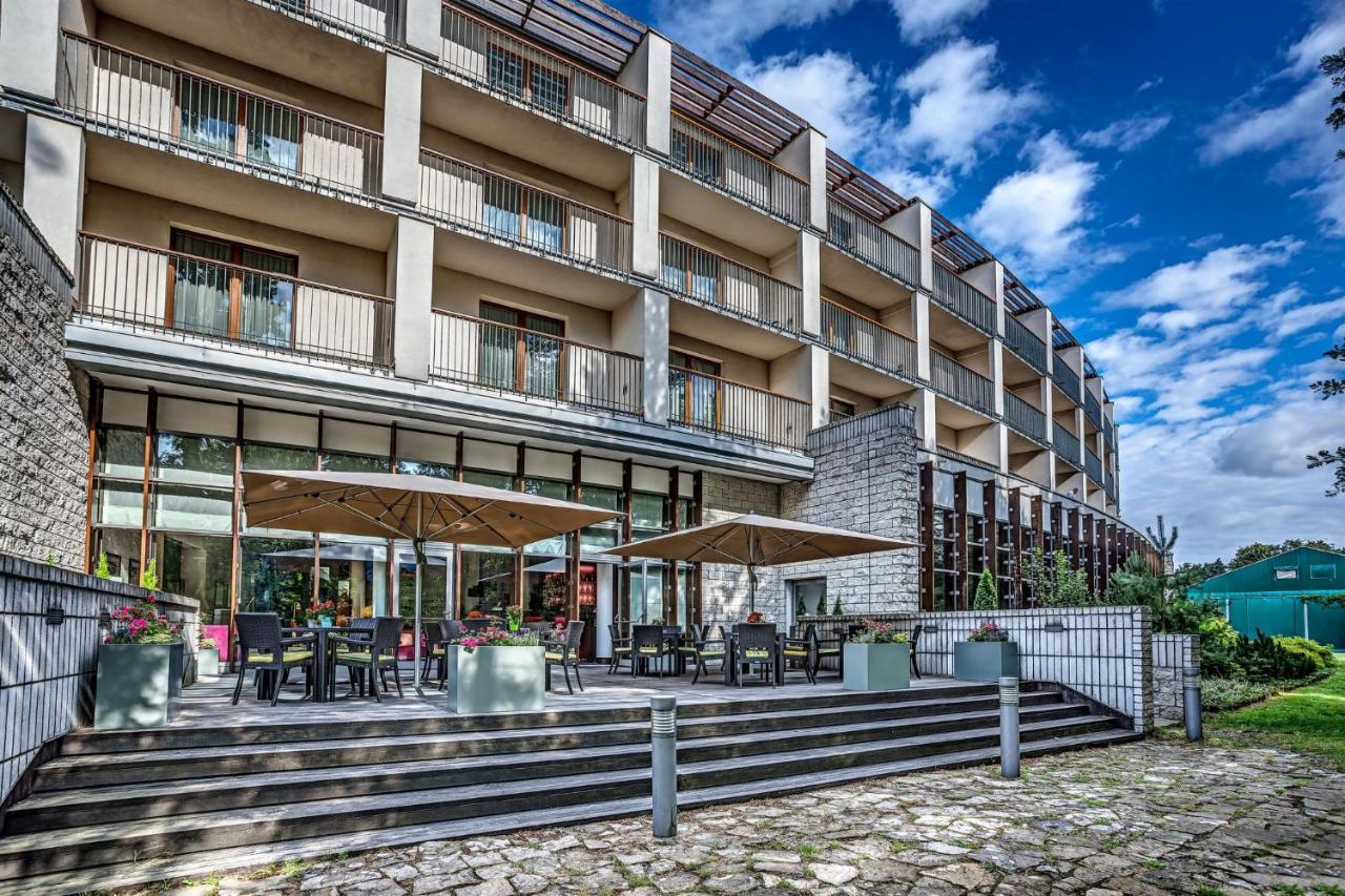 Holiday Inn Resort Warsaw Jozefow By Ihg Eksteriør billede