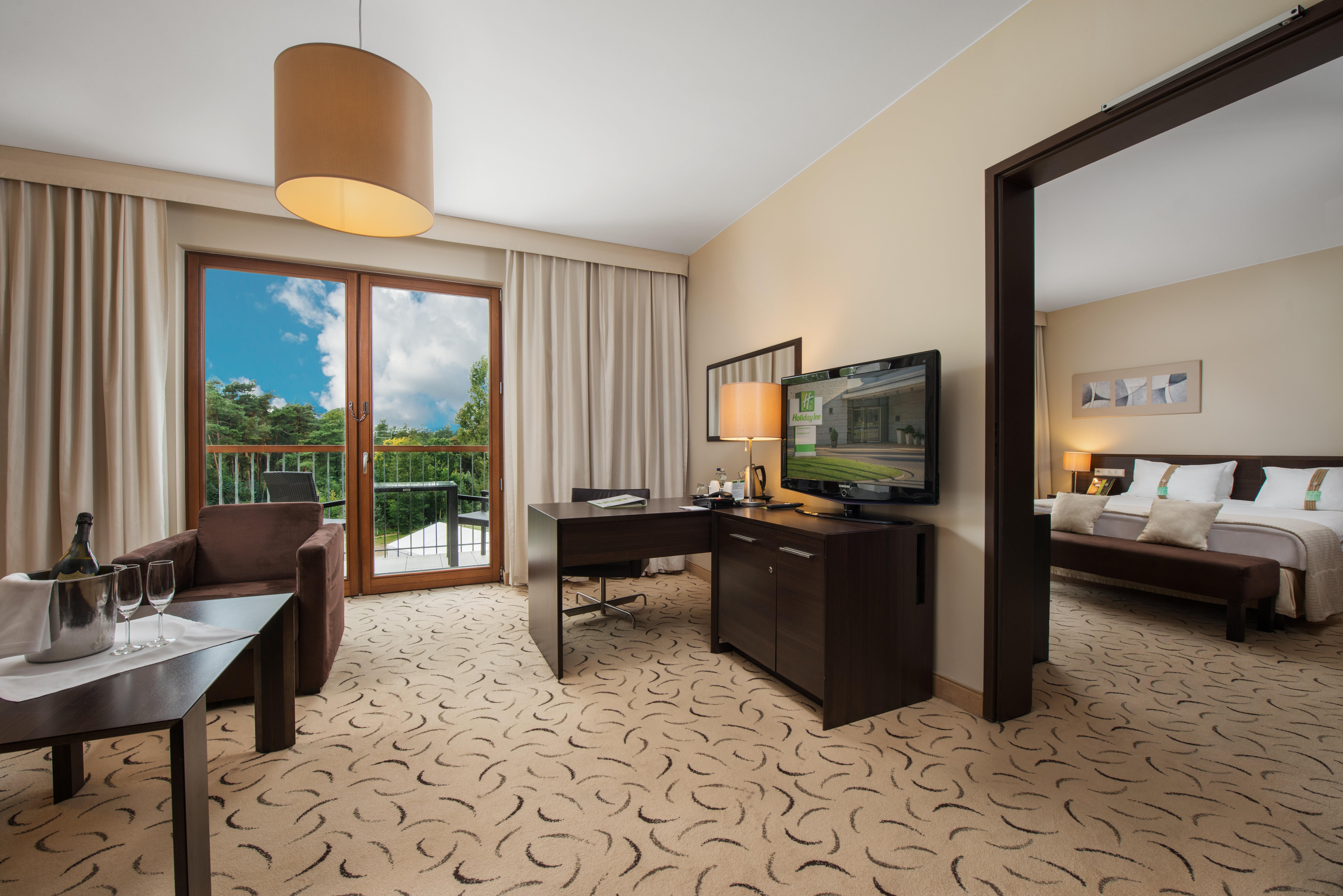 Holiday Inn Resort Warsaw Jozefow By Ihg Eksteriør billede
