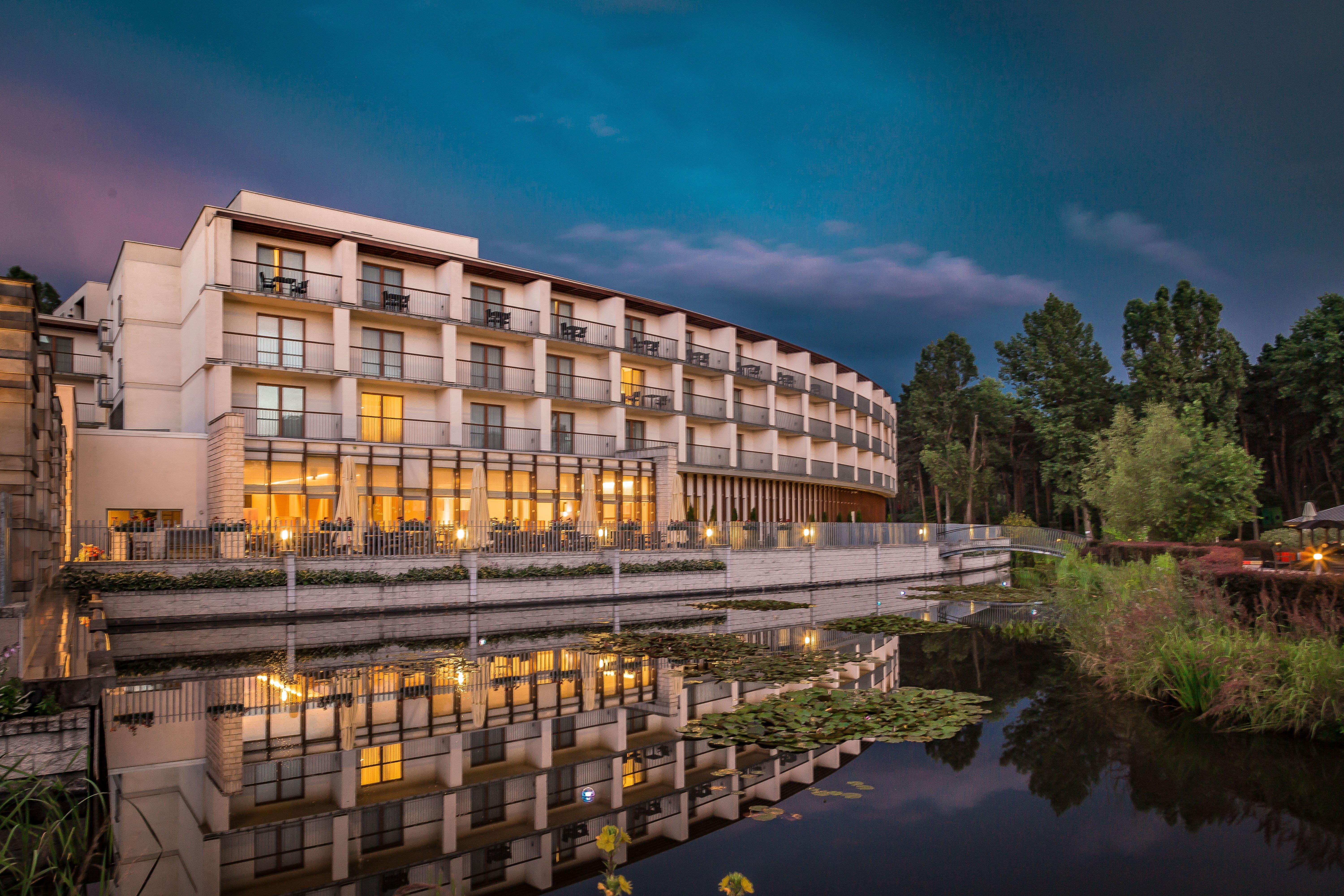 Holiday Inn Resort Warsaw Jozefow By Ihg Eksteriør billede