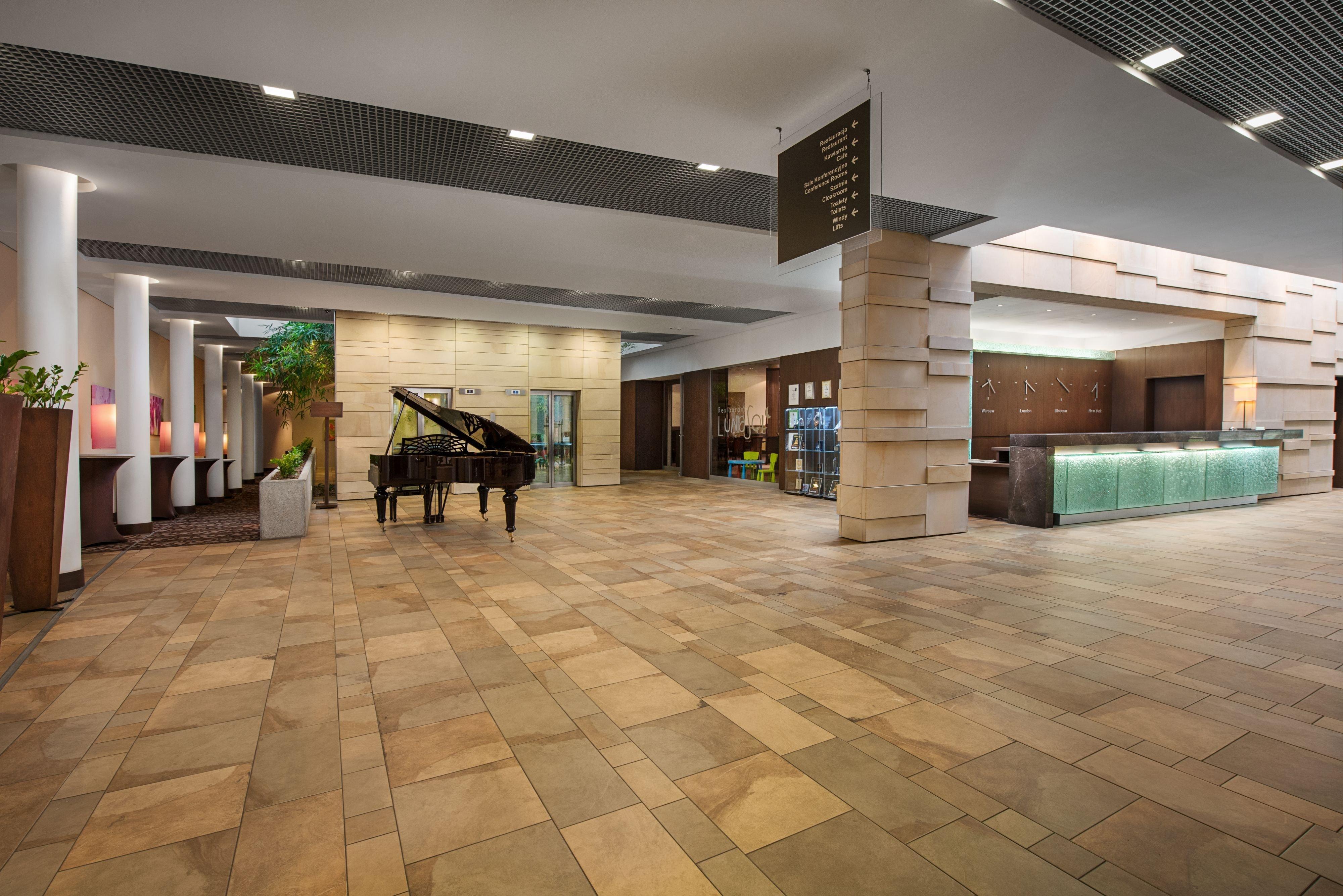 Holiday Inn Resort Warsaw Jozefow By Ihg Eksteriør billede